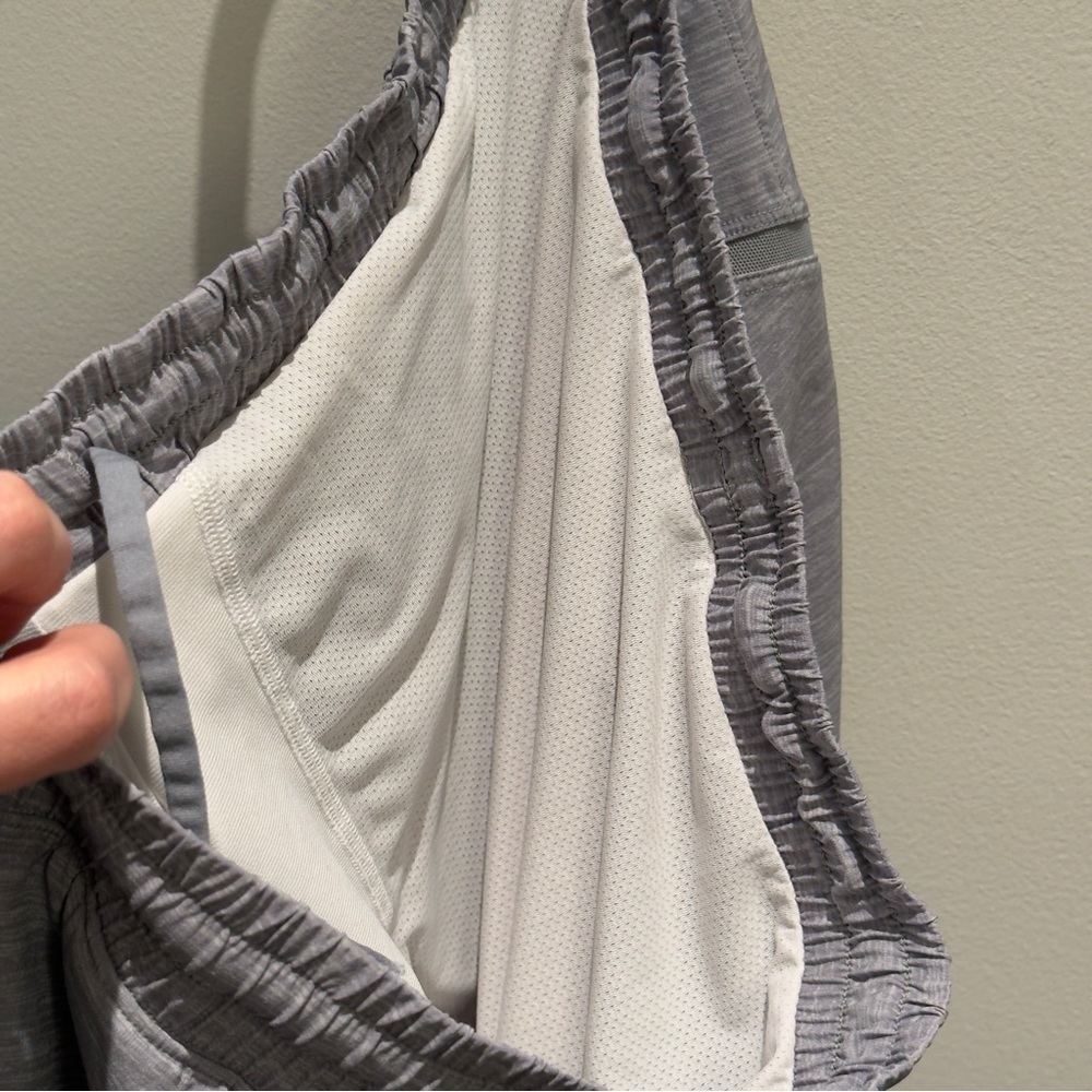Lululemon Pace Maker Light Gray Lined Mens Athletic Shorts Size XL - Picture 9 of 9